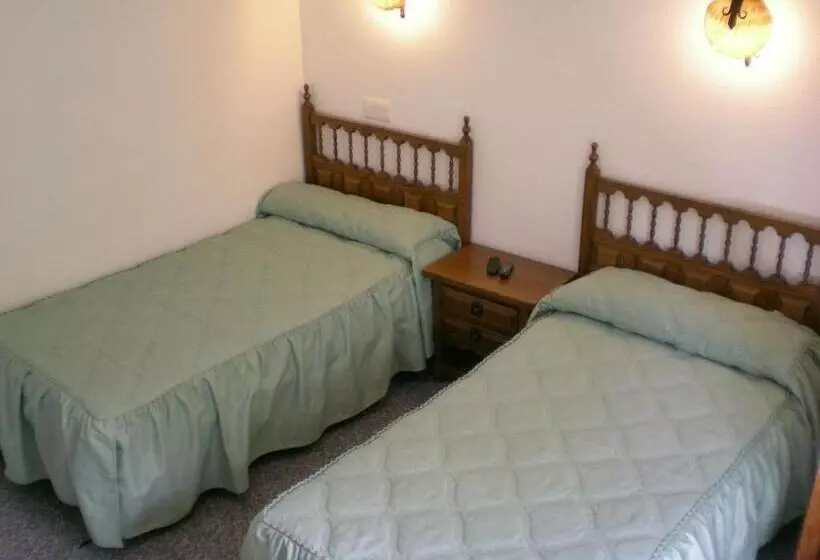 فندق ريفى Puerta Romeros