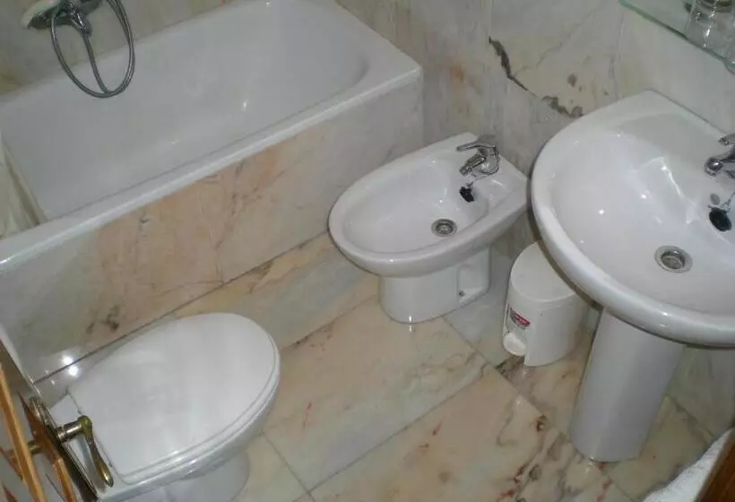 فندق ريفى Puerta Romeros