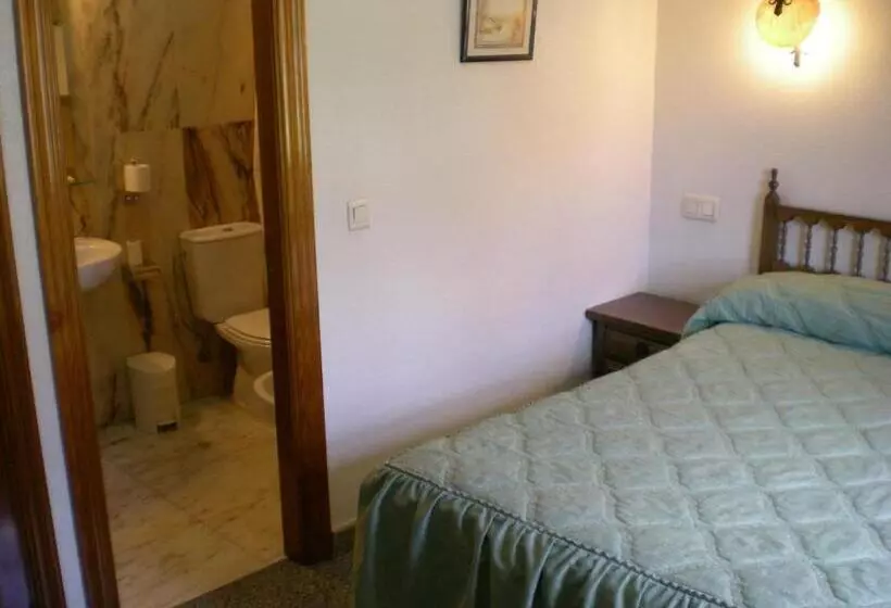 فندق ريفى Puerta Romeros