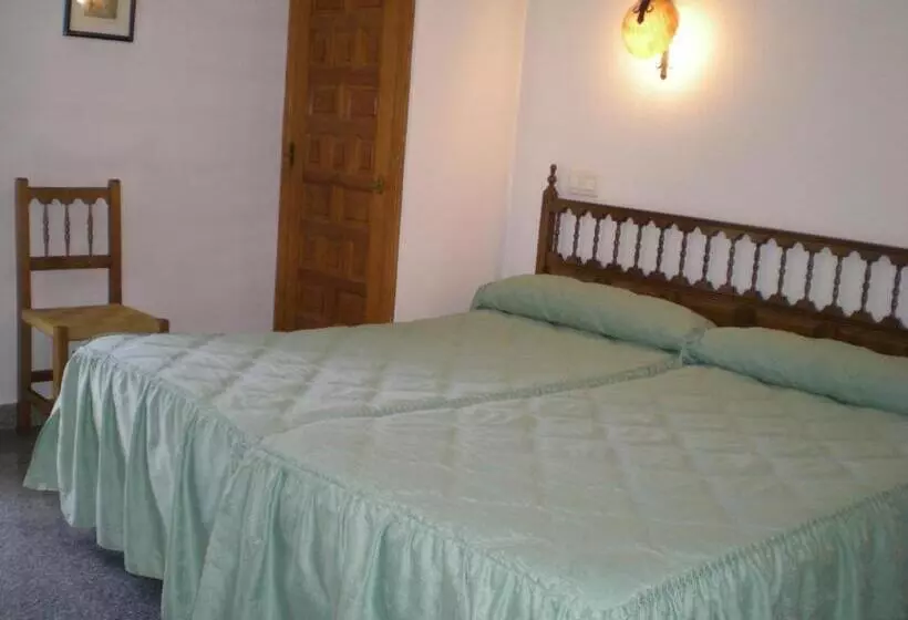 فندق ريفى Puerta Romeros