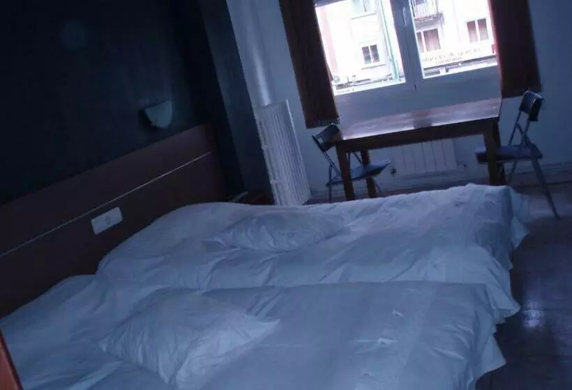 فندق Hostal Torres