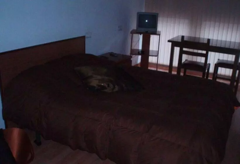 هتل Hostal Torres