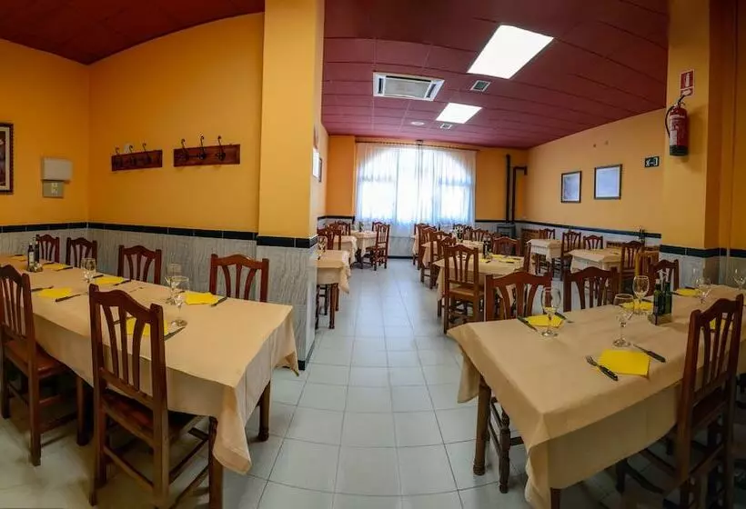 هتل Hostal La Torre Ii