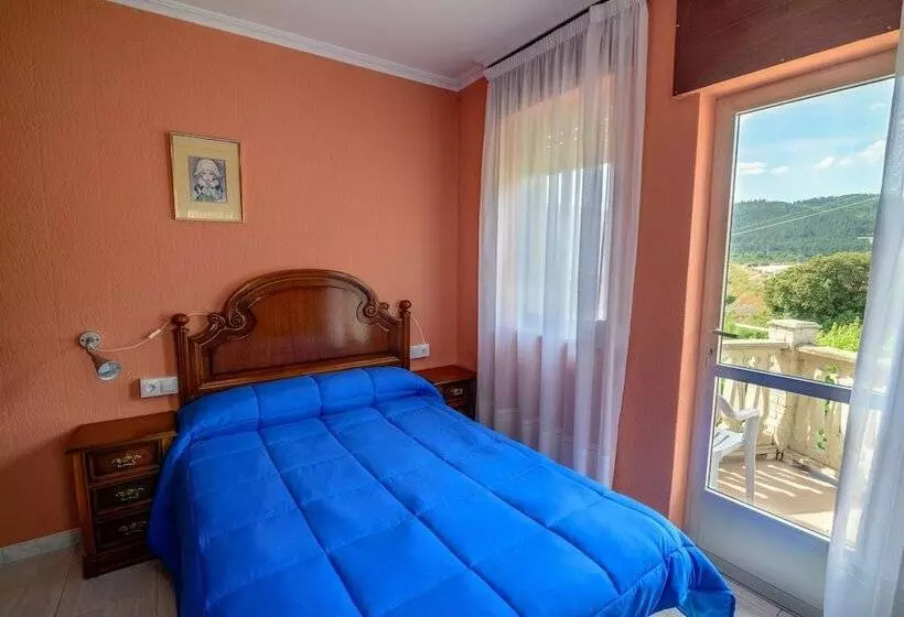 هتل Hostal La Torre Ii