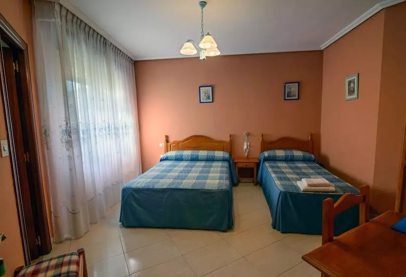 هتل Hostal La Torre Ii