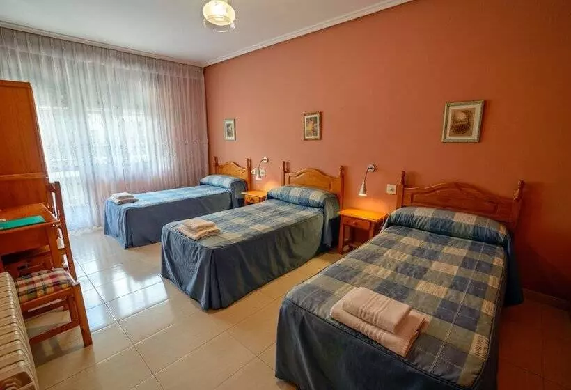 هتل Hostal La Torre Ii