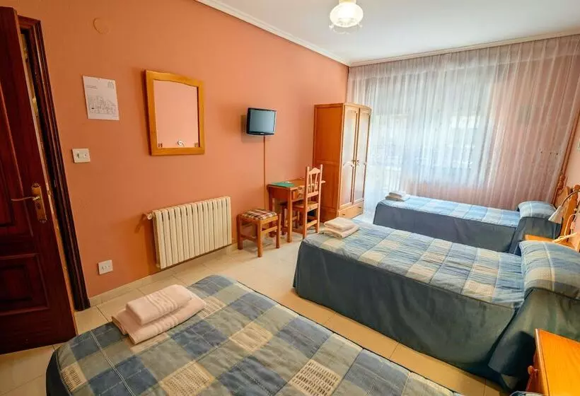 هتل Hostal La Torre Ii