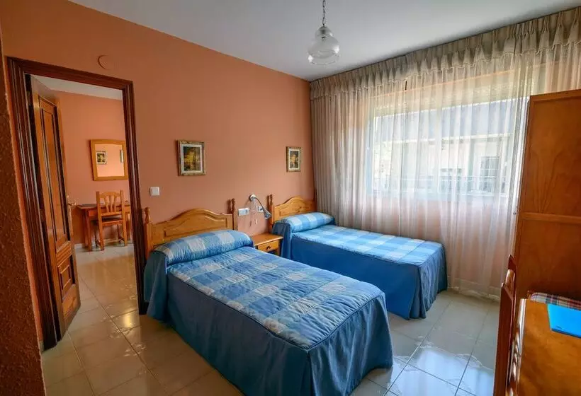 هتل Hostal La Torre Ii