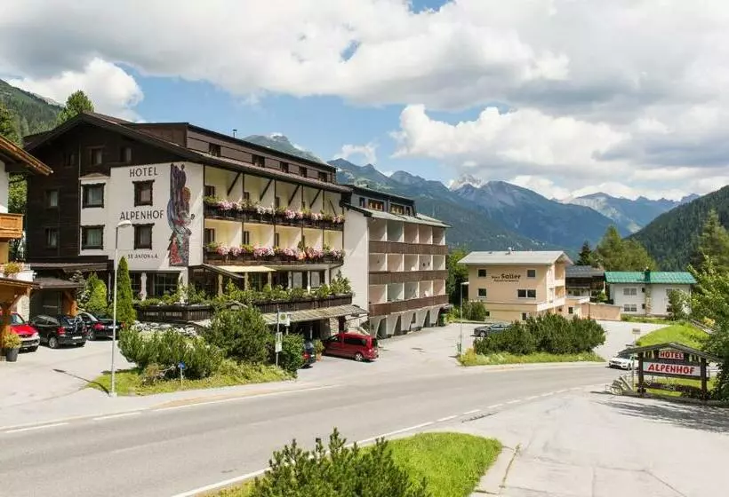ホテル Alpenhof
