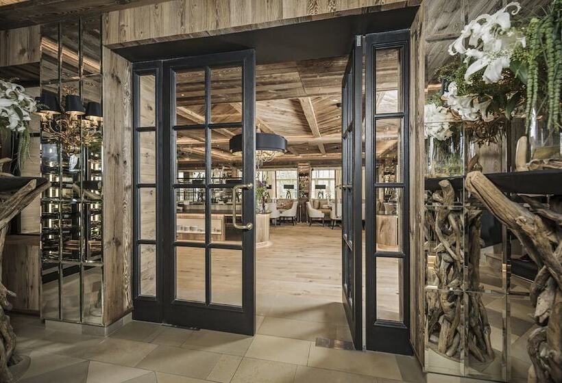 هتل Alpin Resort Sacher