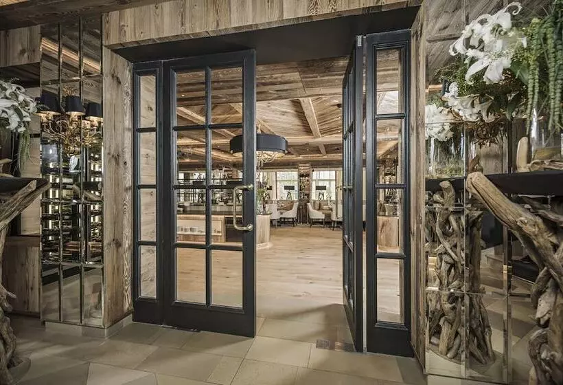 Отель Alpin Resort Sacher