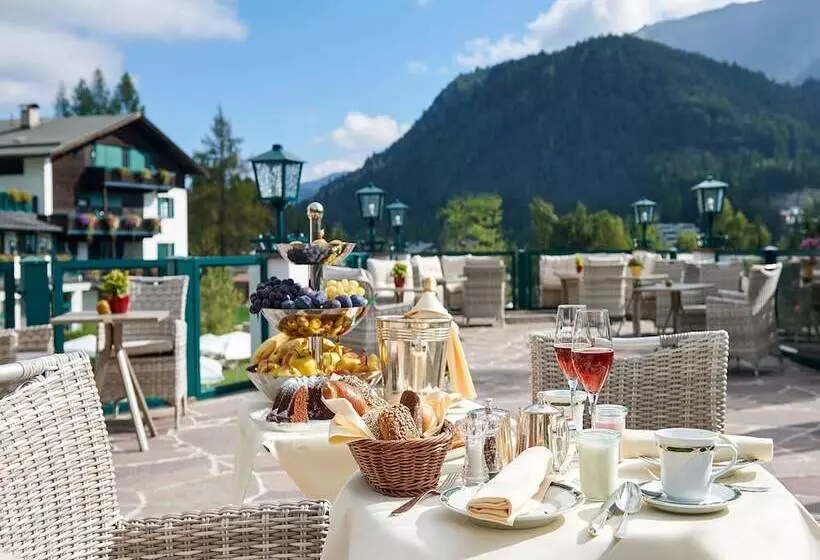 Отель Alpin Resort Sacher