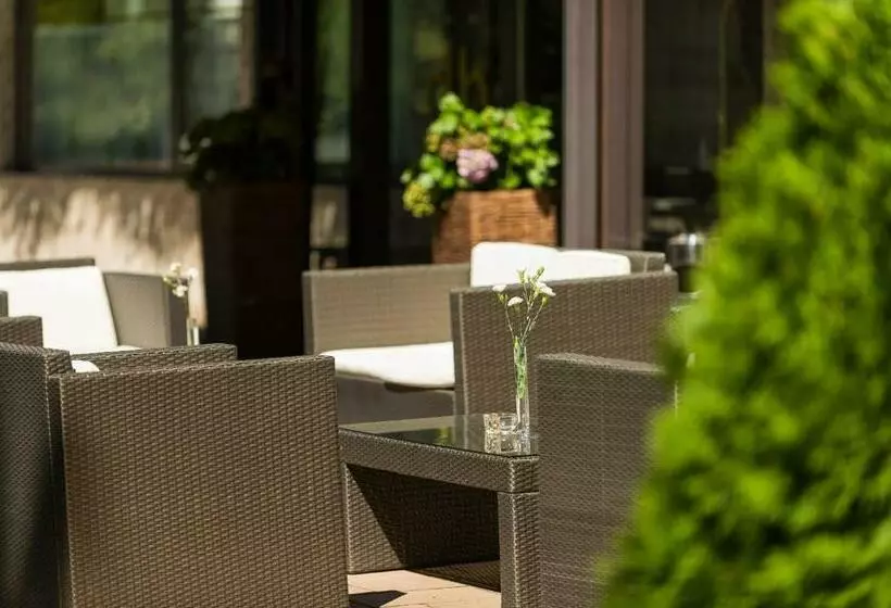 Отель Carinthia