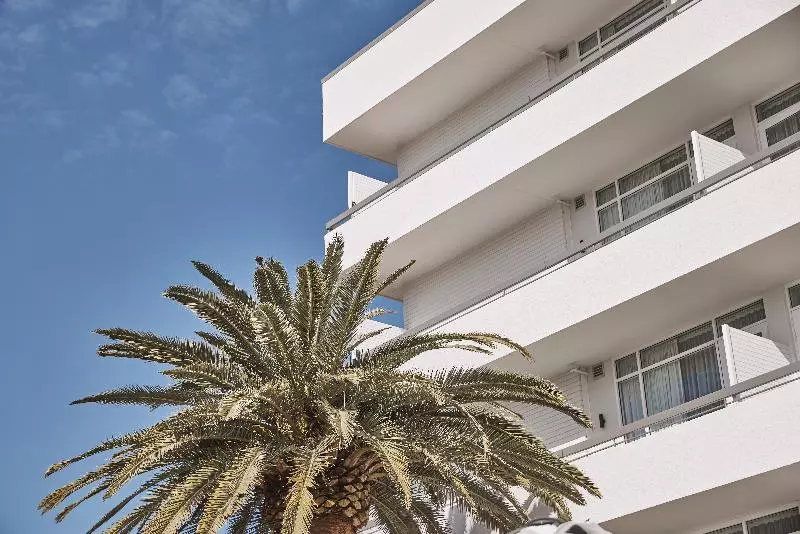 Отель Alba Adelaide