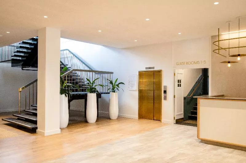 Отель Alba Adelaide