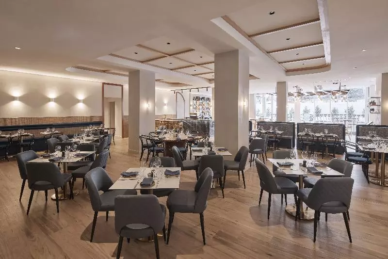 Отель Alba Adelaide