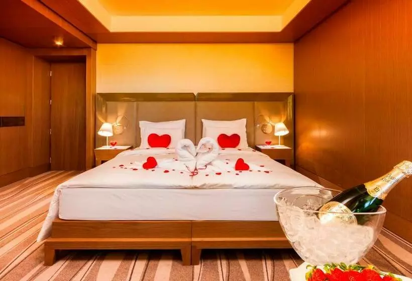 Отель Grand Europa Since 1869