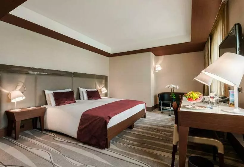 Отель Grand Europa Since 1869