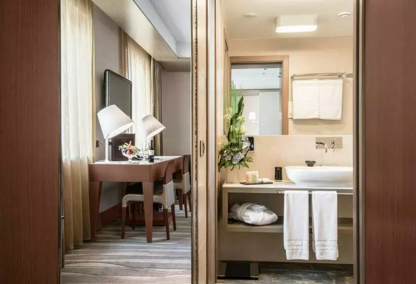 Отель Grand Europa Since 1869