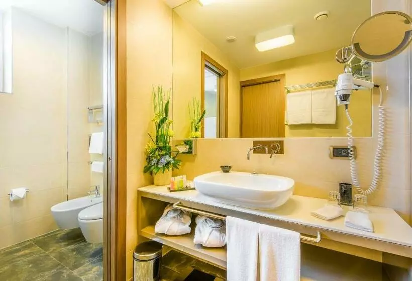 Отель Grand Europa Since 1869