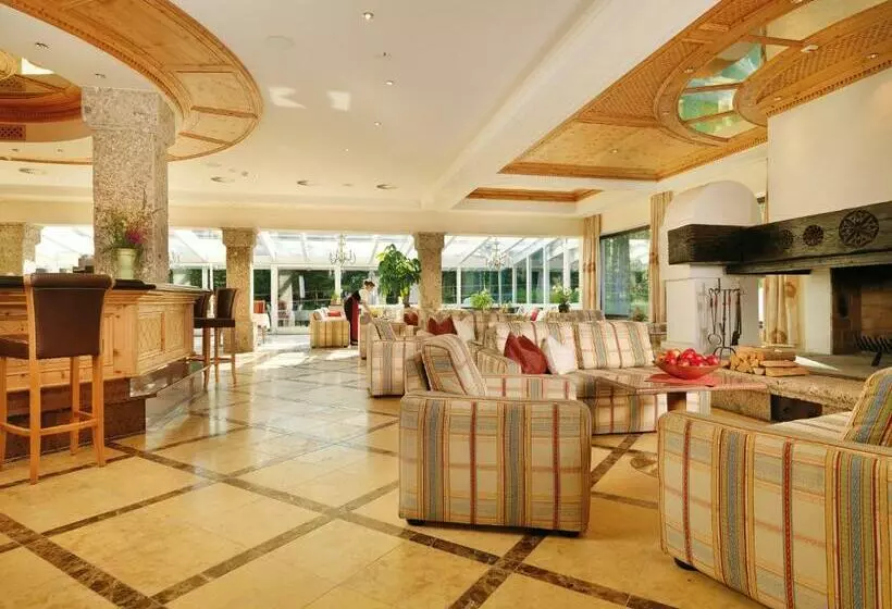 ホテル Kaysers Tirol Resort