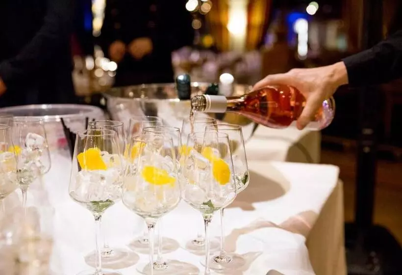 ホテル Robinson Alpenrose Zürs