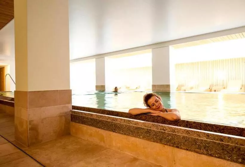 ホテル Robinson Alpenrose Zürs