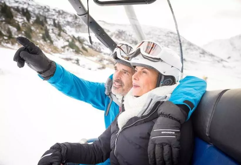 ホテル Robinson Alpenrose Zürs