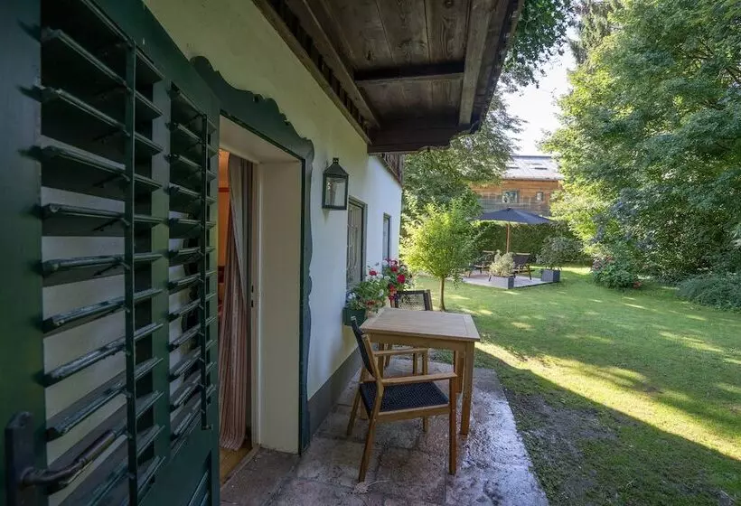 Der Schlosswirt Zu Anif   Biedermeierhotel Und Restaurant