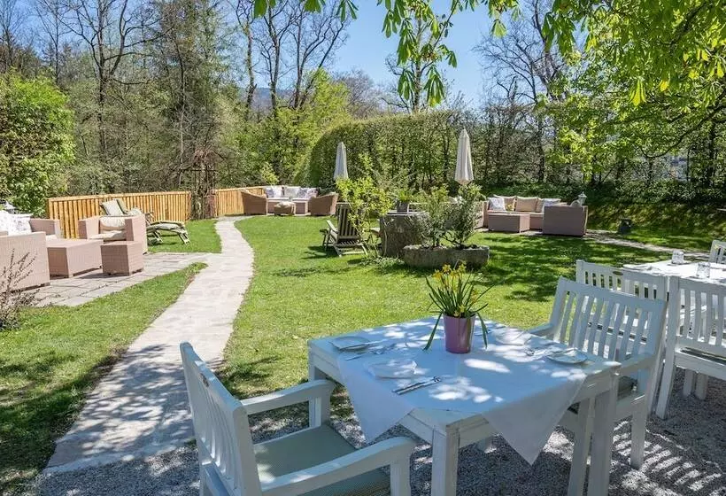 Der Schlosswirt Zu Anif   Biedermeierhotel Und Restaurant