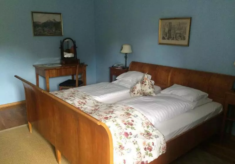 Der Schlosswirt Zu Anif   Biedermeierhotel Und Restaurant