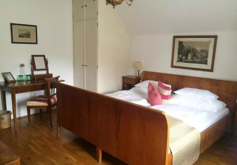 Der Schlosswirt Zu Anif   Biedermeierhotel Und Restaurant