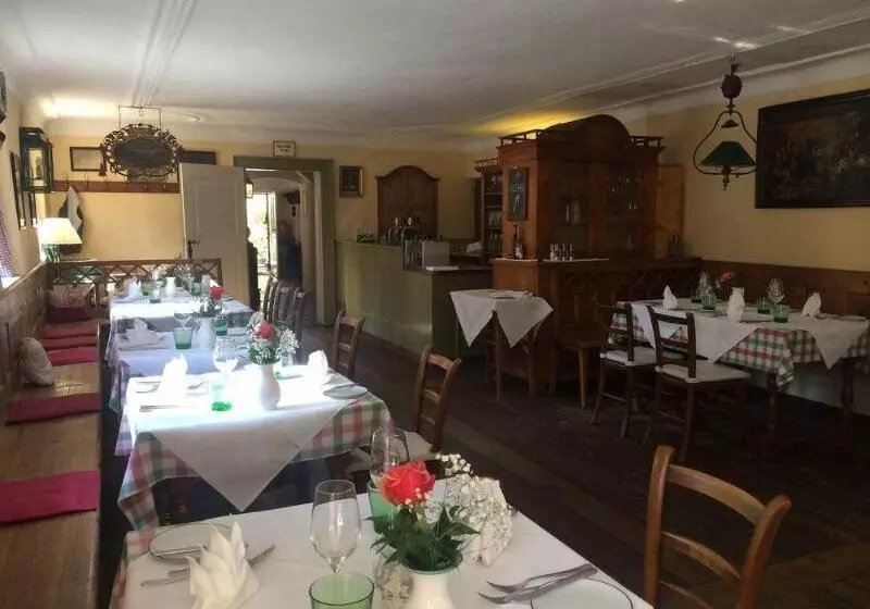 Der Schlosswirt Zu Anif   Biedermeierhotel Und Restaurant