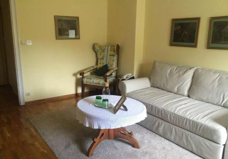 Der Schlosswirt Zu Anif   Biedermeierhotel Und Restaurant