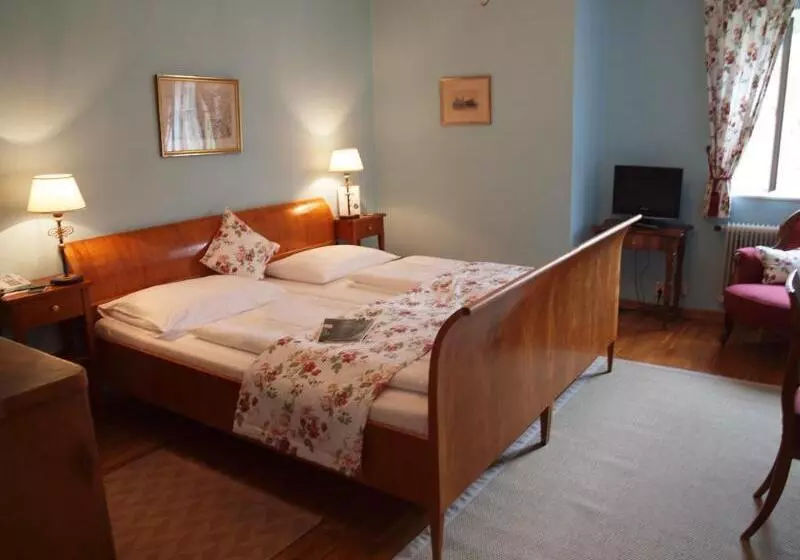 Der Schlosswirt Zu Anif   Biedermeierhotel Und Restaurant