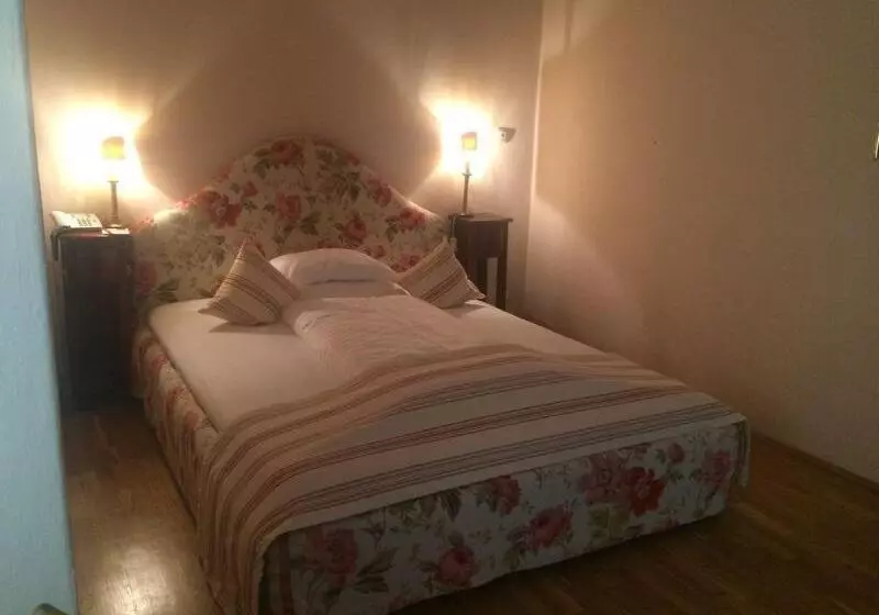 Der Schlosswirt Zu Anif   Biedermeierhotel Und Restaurant