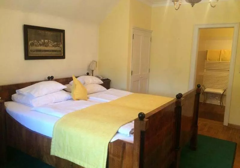 Der Schlosswirt Zu Anif   Biedermeierhotel Und Restaurant