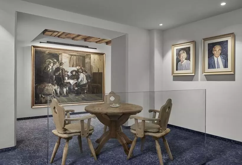 Отель Schwarzer Adler Innsbruck