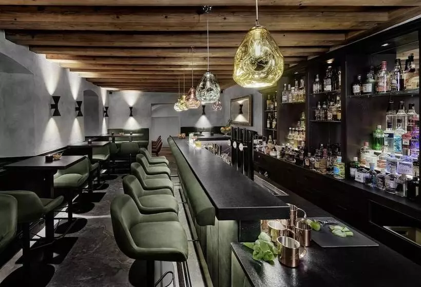 Отель Schwarzer Adler Innsbruck