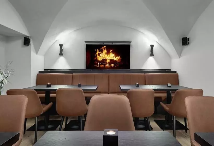 Отель Schwarzer Adler Innsbruck