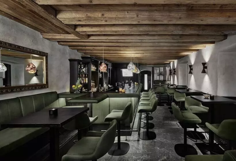 Отель Schwarzer Adler Innsbruck