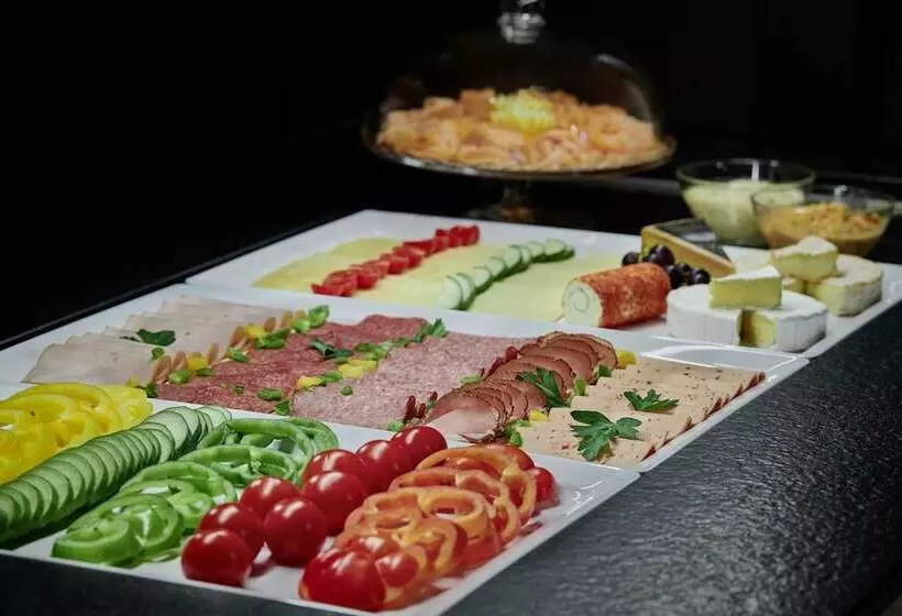 Отель Schwarzer Adler Innsbruck