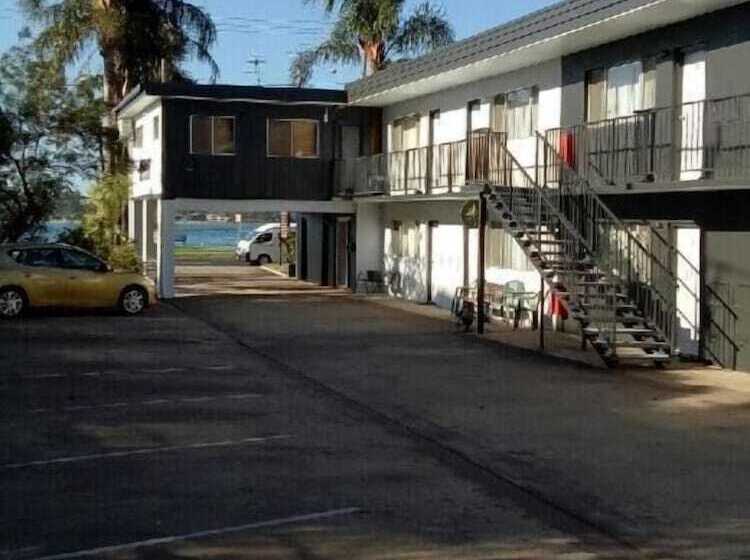 Beach Drive Motel