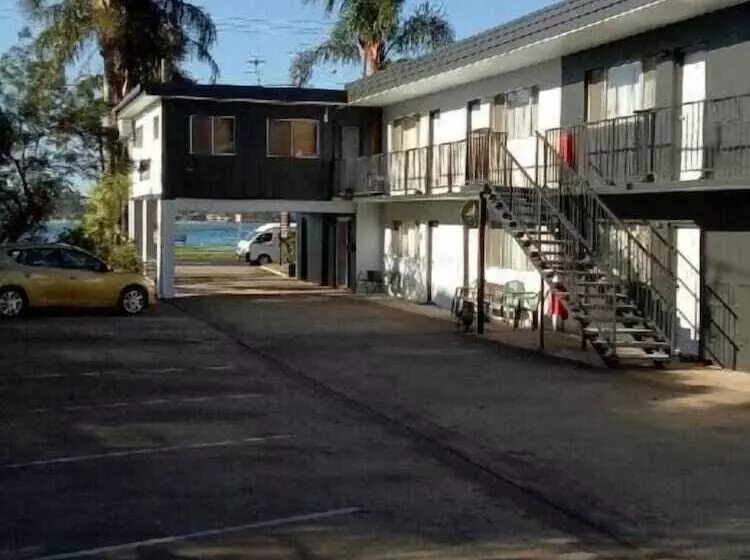 Beach Drive Motel