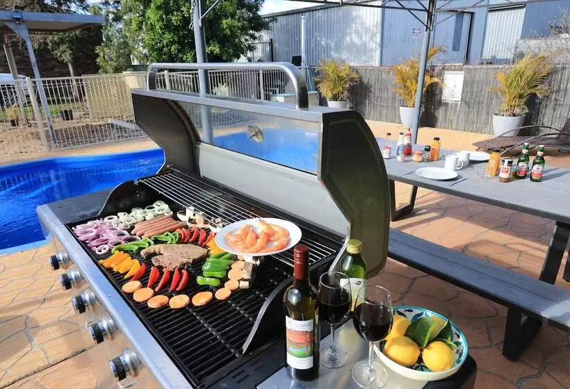 Castlereagh Lodge Motel