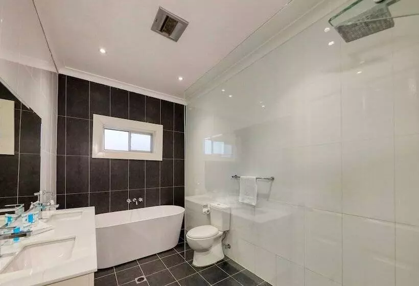 Castlereagh Lodge Motel