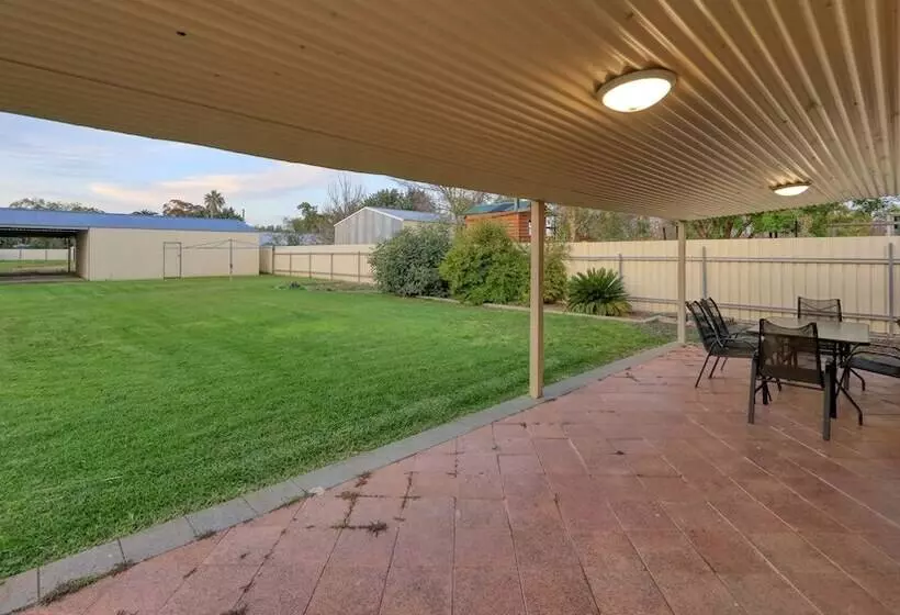 Castlereagh Lodge Motel