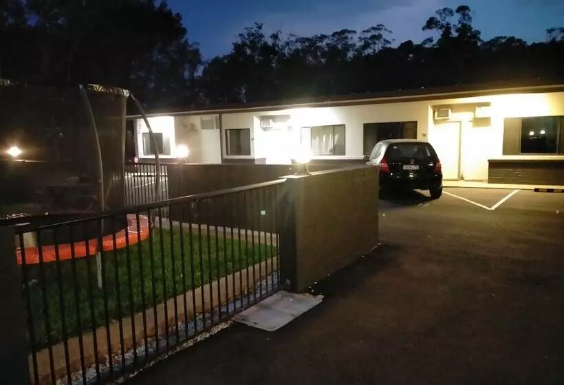 Midway Motel And Villas