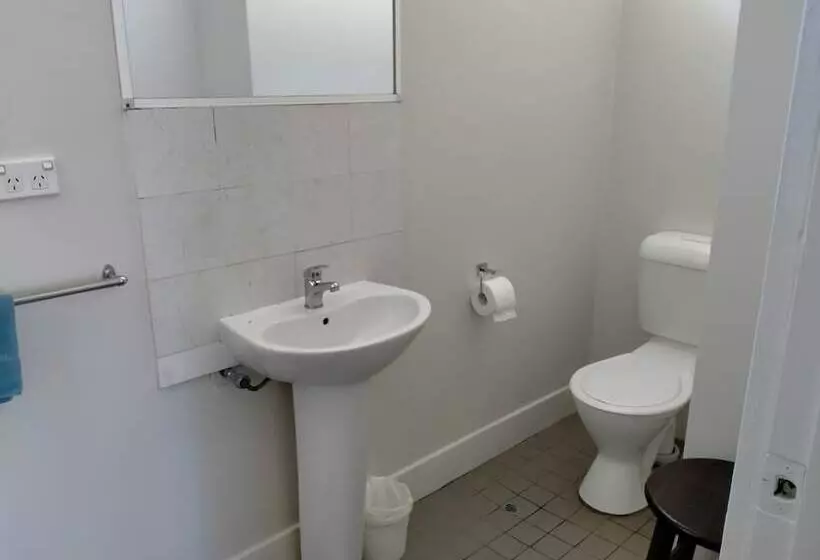 Midway Motel And Villas