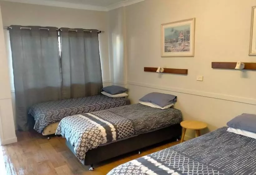 Midway Motel And Villas